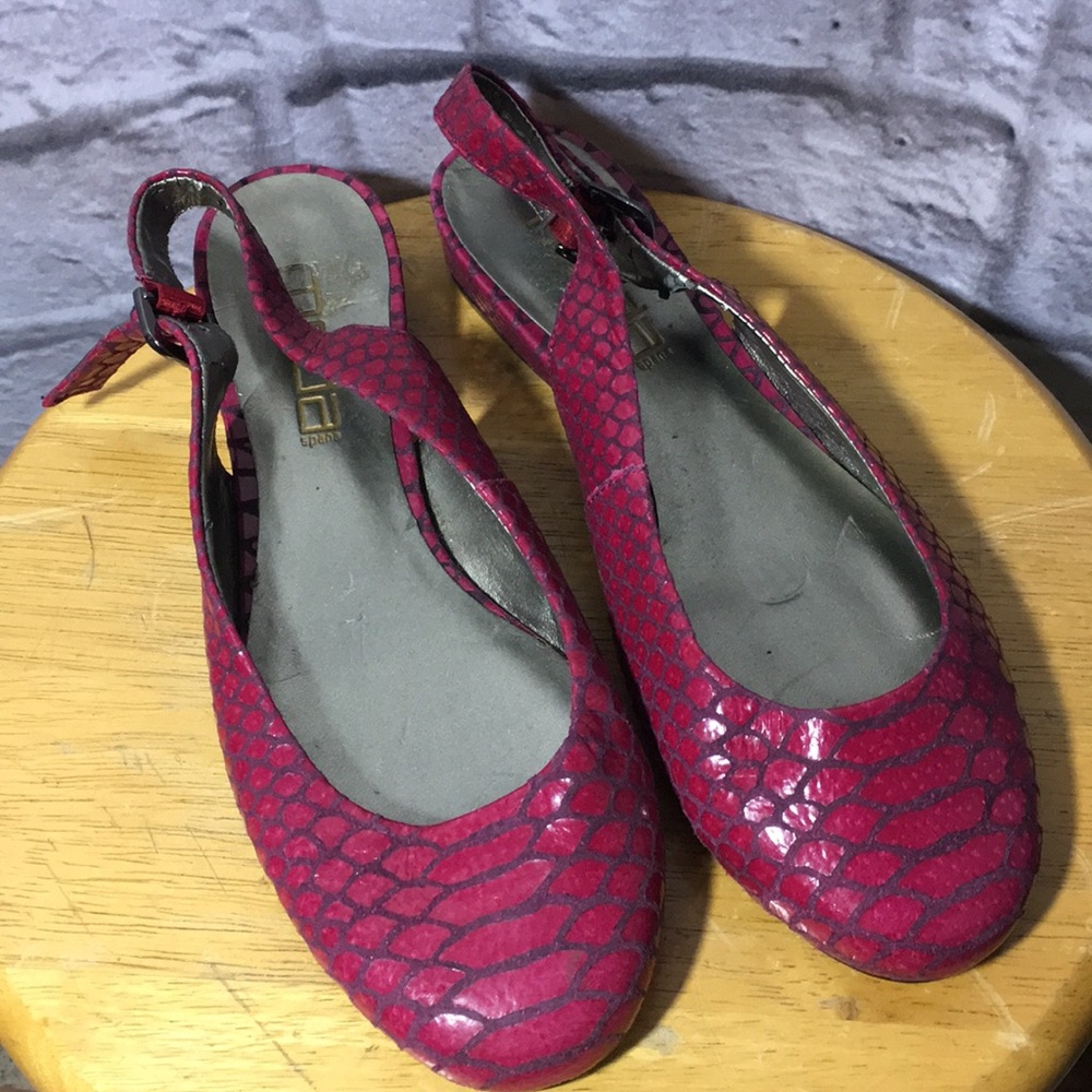 Moda Spana Pink Snakeskin Slingback Flats ~ Sz 7W